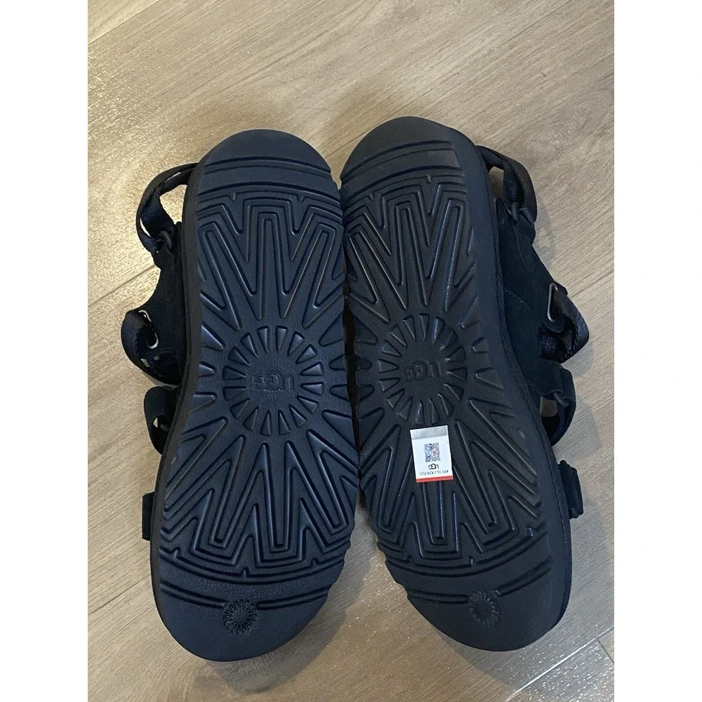 UGG new without